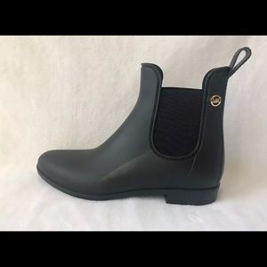 Michael kors rubber rain bootie.